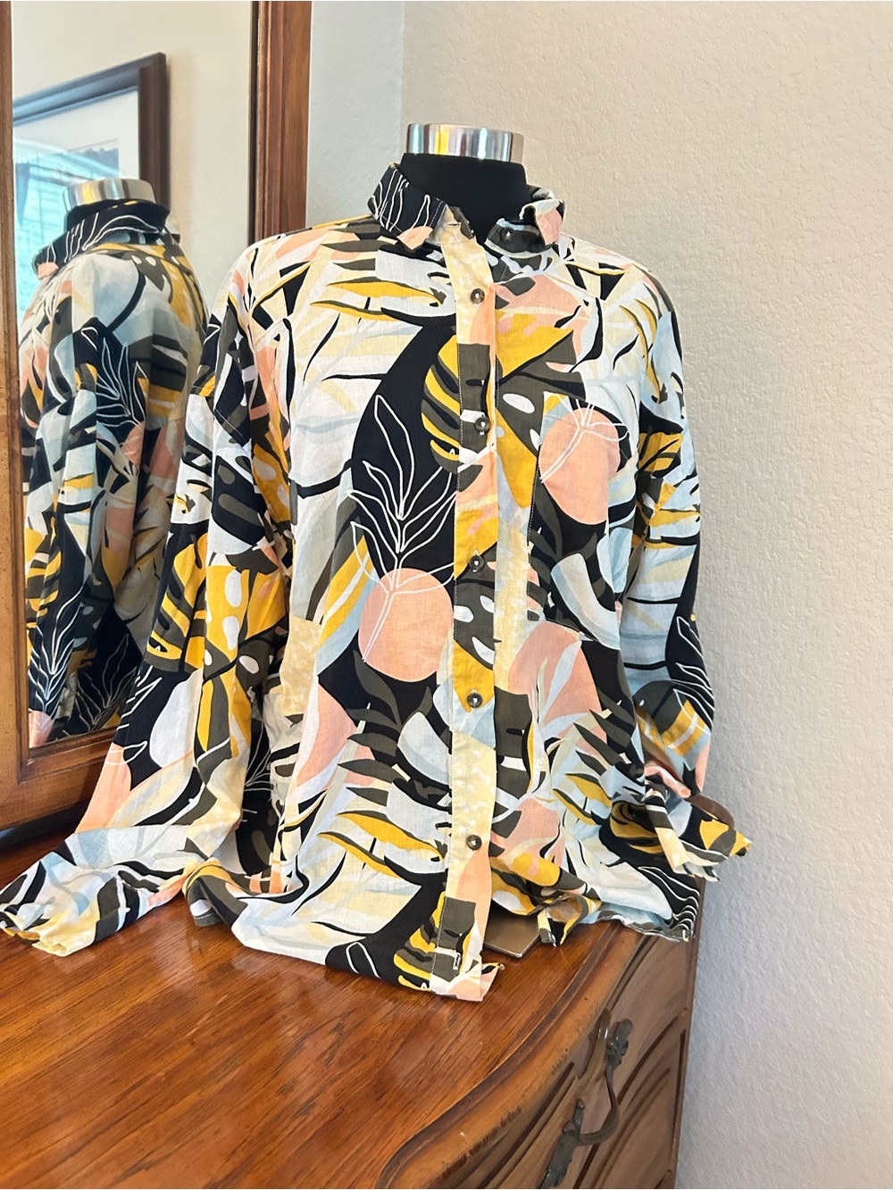 CALLA Tropical Abstract LinenButton-Up Shirt in Black, Mustard & Peach. Size M.